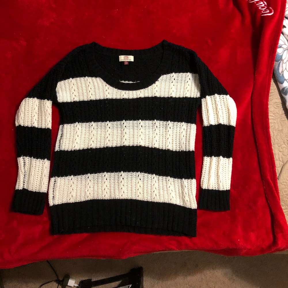 Junior xl sweater (smaller fit)